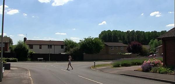 Sexy very slut pissing in her underwear while touring the cityslut
